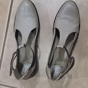 Ladies shoes
